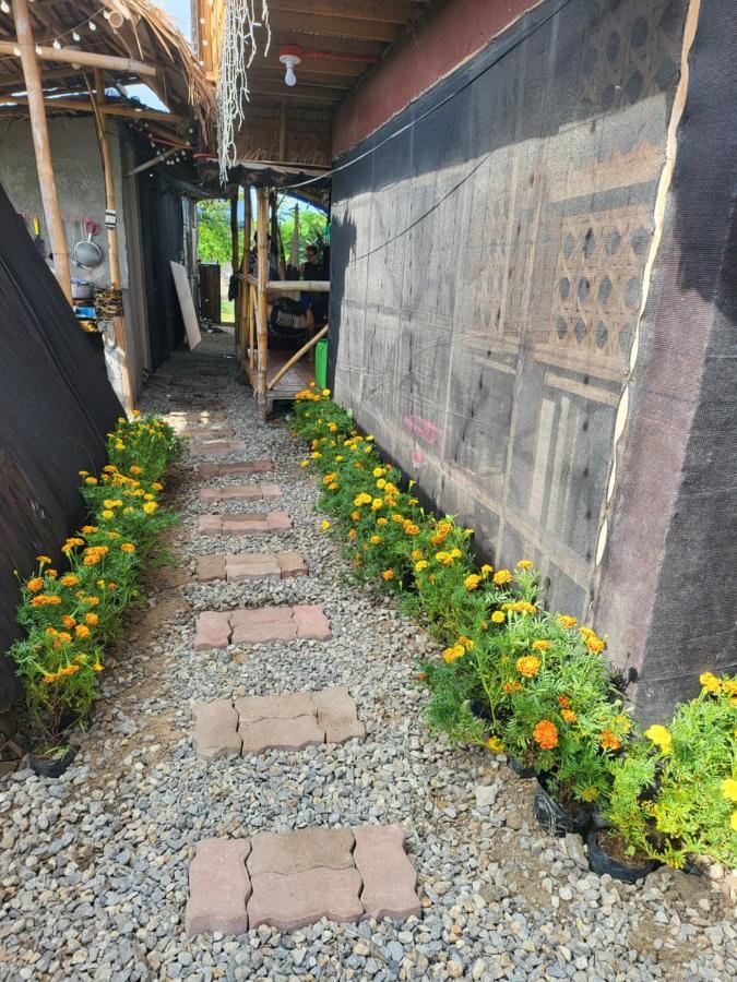 Calatagan'S Bahay Kubo - With Beach Access Exterior photo